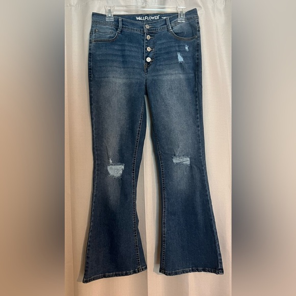 NWOT Wallflower Curvy Fit Flare Jeans – Distressed Button Fly, Size 7 - Picture 1 of 10